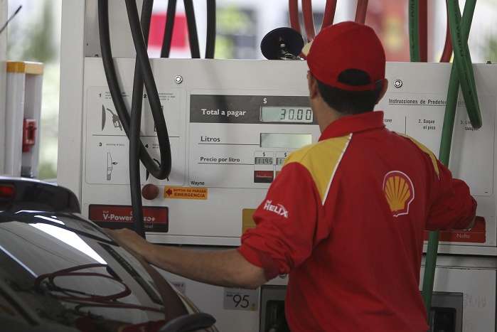 Някои бензиностанции са спекулирали с цените на бензина Място за